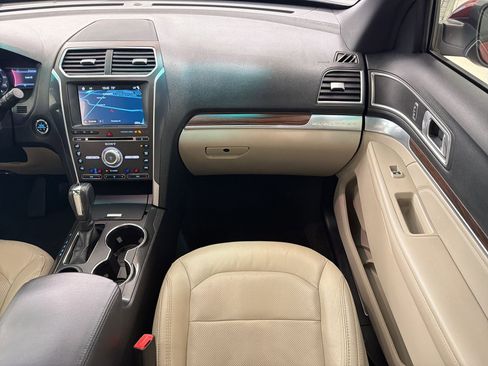 Used 2018 Ford Explorer Limited w/ Equipment Group 301A FWD image 29