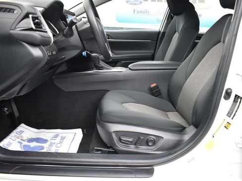 Used 2022 Toyota Camry LE image 11