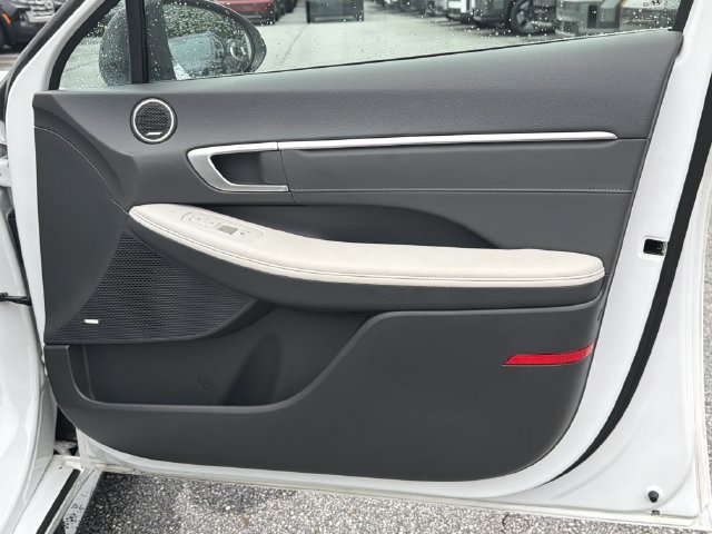 Certified 2022 Hyundai Sonata Limited w/ Preferred Accessory Package FWD image 17