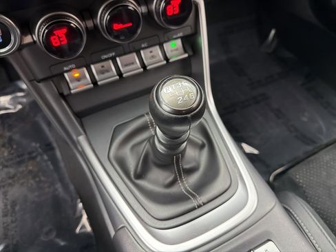 Used 2023 Toyota GR86 Premium w/ ALL Weather Mat Package (TMS) image 16