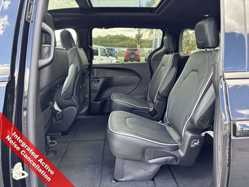 New 2026 Chrysler Pacifica Limited w/ S Appearance Package image 25