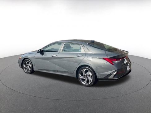 Used 2025 Hyundai Elantra Limited image 10