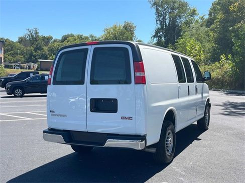 Used 2022 GMC Savana 2500 w/ Driver Convenience Package image 4