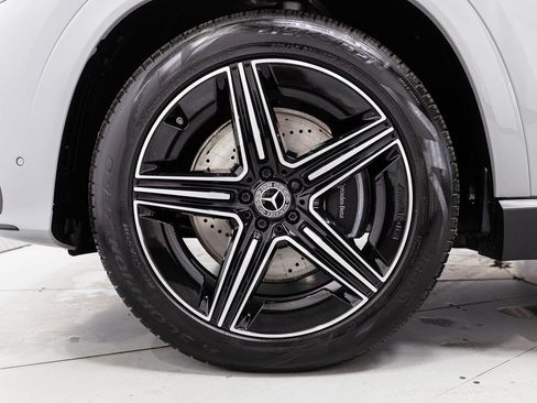 Certified 2025 Mercedes-Benz GLE 450e 4MATIC w/ AMG Line Interior image 36