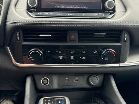 Used 2021 Nissan Rogue S FWD image 11