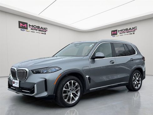Used 2026 BMW X5 xDrive50e w/ Climate Comfort Package image 3