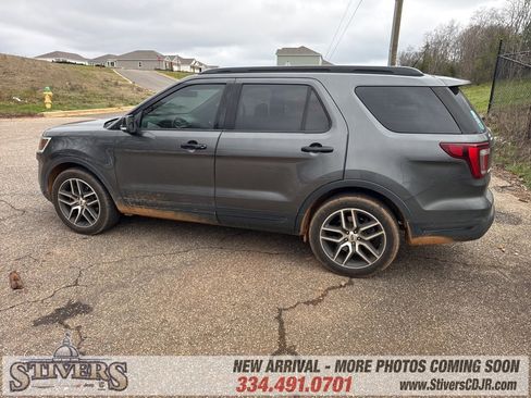 Used 2018 Ford Explorer Sport w/ Equipment Group 401A image 7