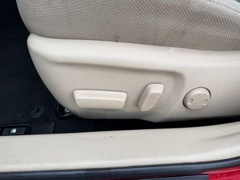 Used 2013 Toyota Camry LE image 25