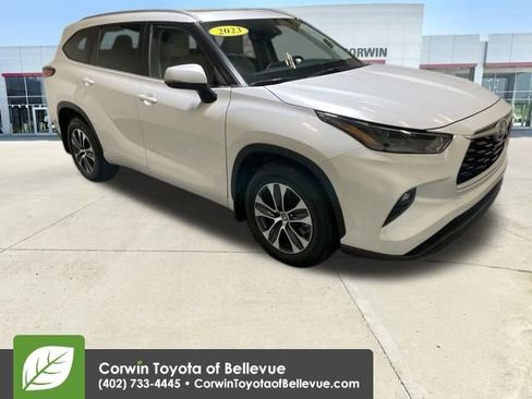 Certified 2023 Toyota Highlander XLE image 1