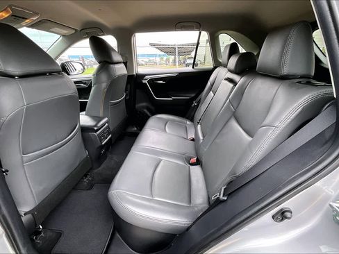 Used 2020 Toyota RAV4 XLE AWD/4WD image 19