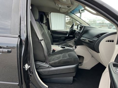 Used 2016 Dodge Grand Caravan SXT w/ Rear Park Assist Package image 36
