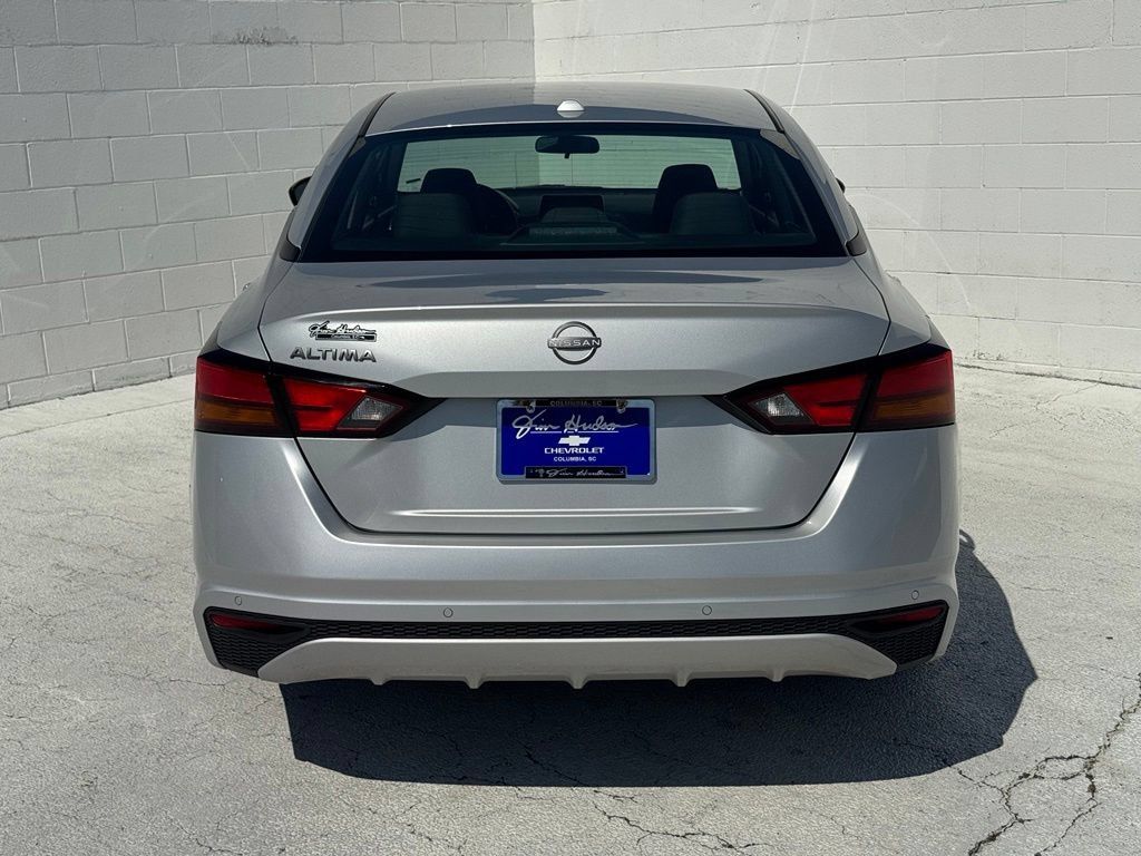 Used 2025 Nissan Altima 2.5 SV FWD image 12