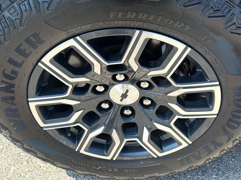 Certified 2023 Chevrolet Colorado Z71 w/ Z71 Convenience Package 2 AWD/4WD image 10
