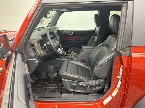 Used 2024 Ford Bronco Badlands image 3