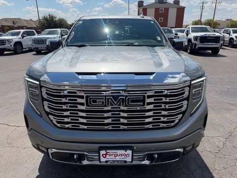 Used 2023 GMC Sierra 1500 Denali w/ Denali Carbonpro Edition AWD/4WD image 9