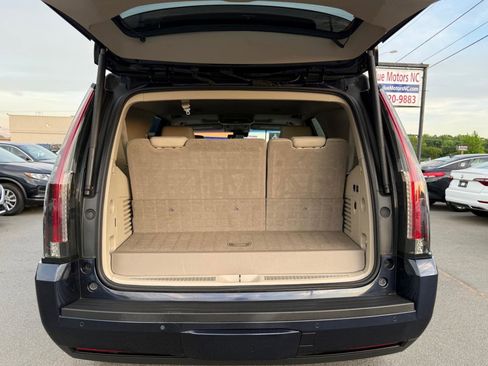 Used 2017 Cadillac Escalade Luxury image 11