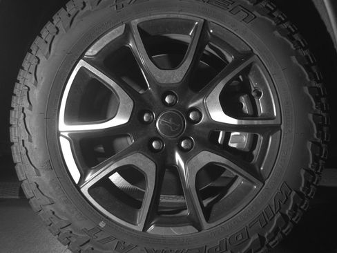 Used 2025 Jeep Compass Trailhawk image 13