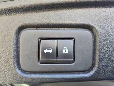 Used 2025 Nissan Pathfinder SV AWD/4WD image 27