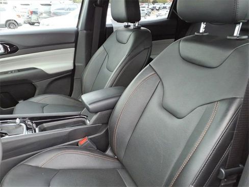 Used 2023 Jeep Compass Limited image 9