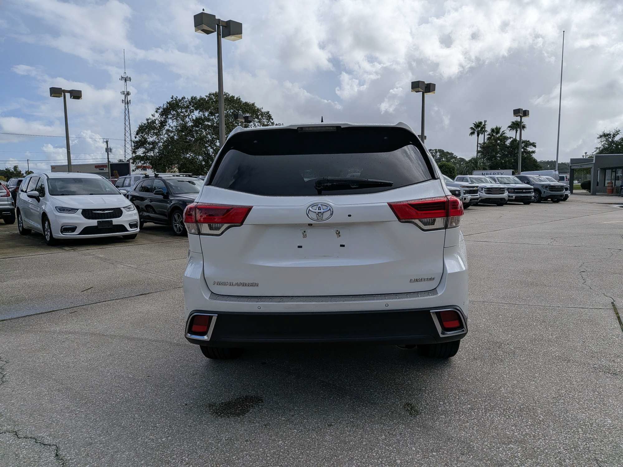 Used 2018 Toyota Highlander Limited Platinum FWD image 5