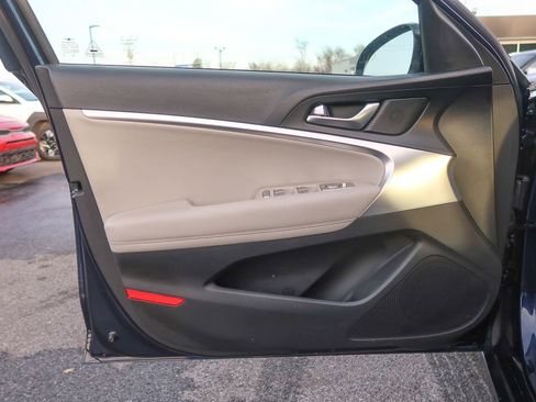 Used 2023 Genesis G70 2.0T image 24