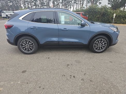 New 2025 Ford Escape SE image 32