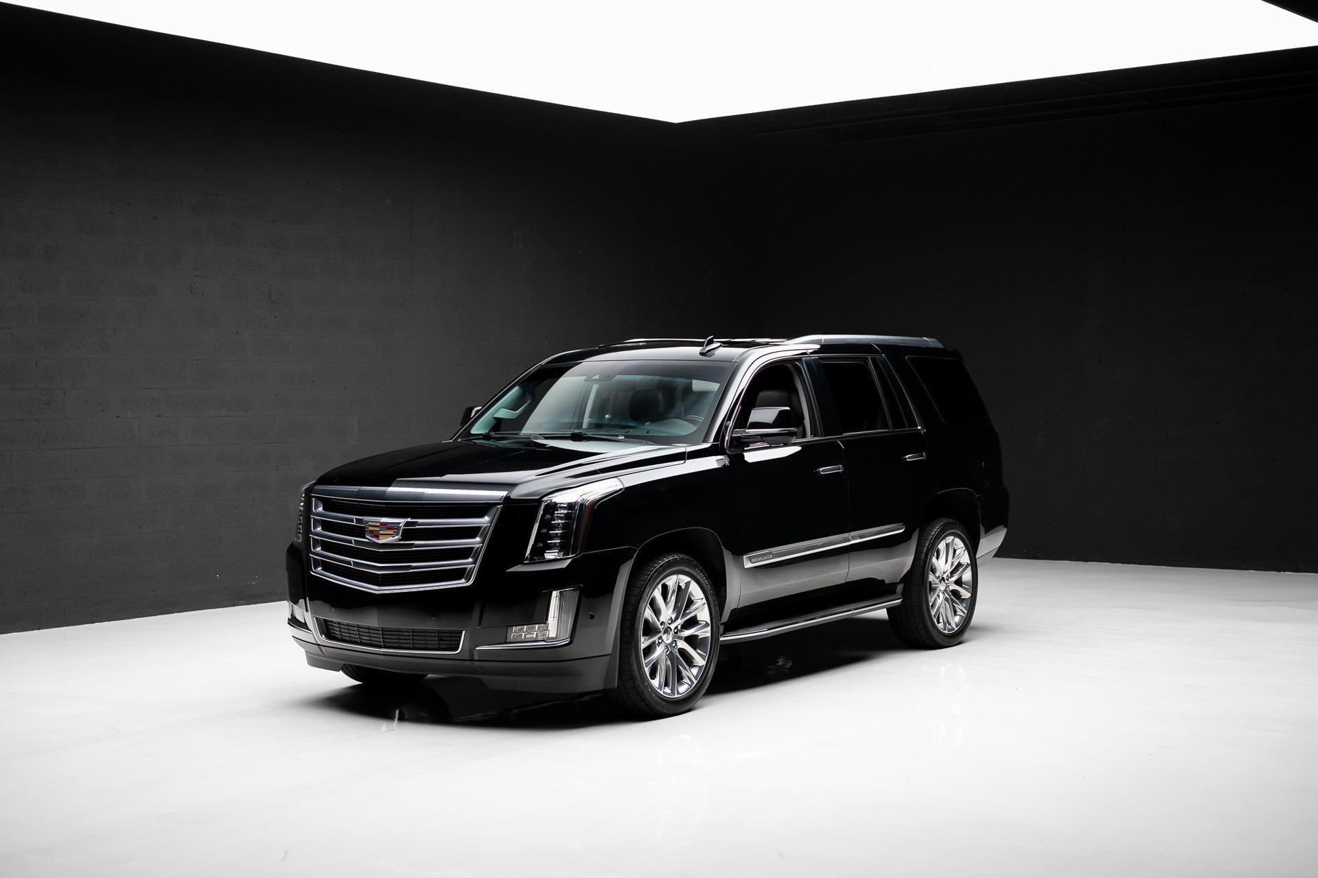 Used 2020 Cadillac Escalade Luxury RWD image 4