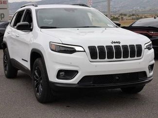 New 2023 Jeep Cherokee Altitude Lux video 2