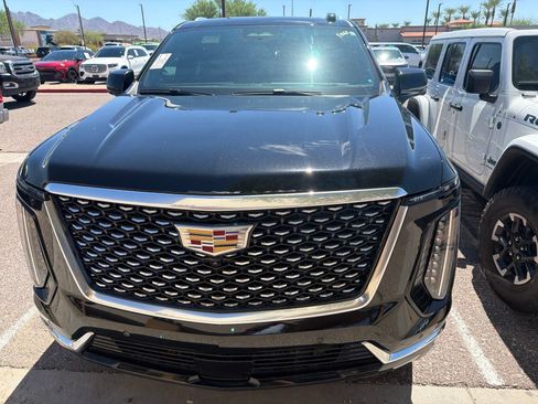 Used 2025 Cadillac Escalade ESV Premium Luxury w/ LPO, Floor Liner Package AWD/4WD image 2