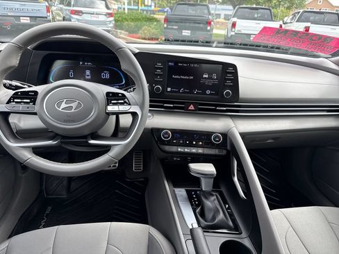 Used 2025 Hyundai Elantra Sport FWD image 22
