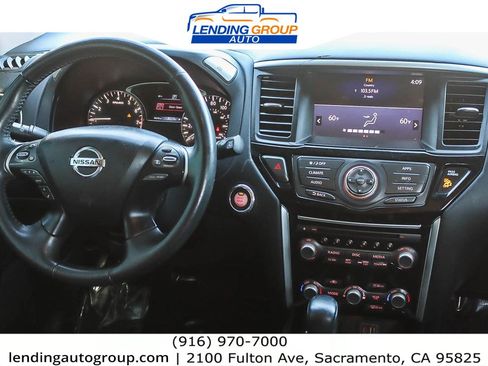 Used 2019 Nissan Pathfinder SV image 12