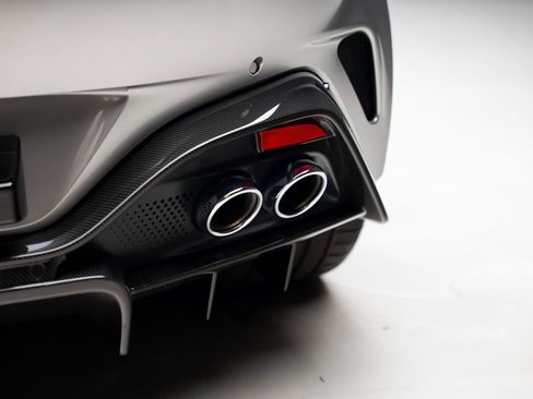 Used 2025 Aston Martin V8 Vantage Coupe RWD image 34