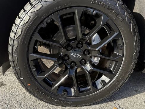 Used 2023 Chevrolet Suburban LT w/ Luxury Package image 22