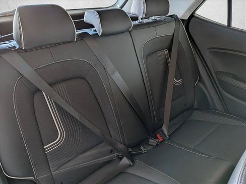 Used 2023 Hyundai Venue Limited FWD image 20