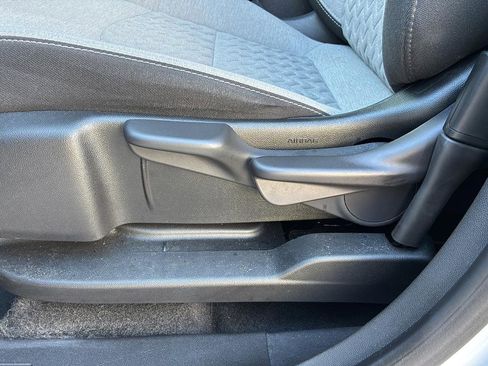 Used 2023 Chevrolet Equinox LS image 11