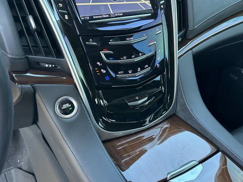 Used 2020 Cadillac Escalade Luxury AWD/4WD image 31