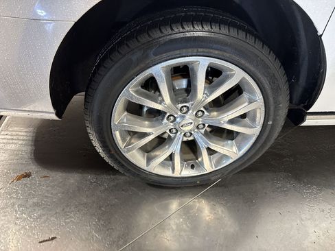 Used 2019 Ford Expedition Max Platinum image 5