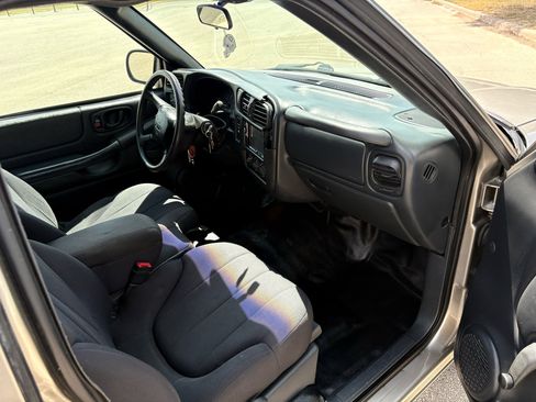 Used 2003 GMC Sonoma SL w/ Convenience Package image 21