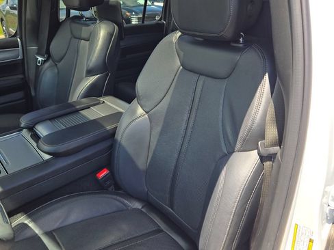 Used 2023 Jeep Wagoneer Series II w/ Convenience Group I AWD/4WD image 29