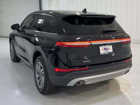 New 2026 Lincoln Corsair Premiere image 8