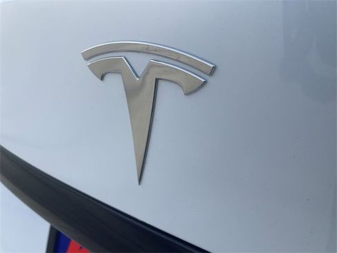Used 2022 Tesla Model S image 32