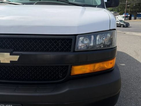 Used 2019 Chevrolet Express 2500 RWD image 12