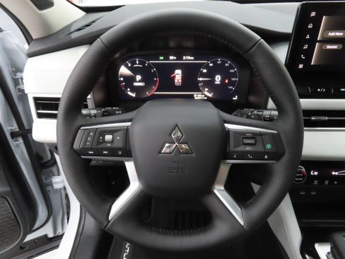 New 2026 Mitsubishi Outlander SE FWD image 14