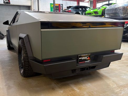 Used 2024 Tesla Cybertruck AWD Crew Cab image 8