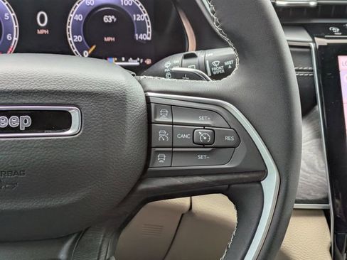 New 2025 Jeep Grand Cherokee Limited w/ Luxury Tech Group II image 28