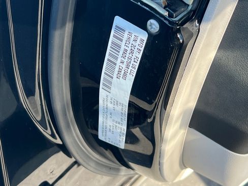 Used 2024 Chrysler Pacifica Select image 31