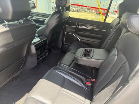 Used 2022 Jeep Wagoneer Series III AWD/4WD image 11