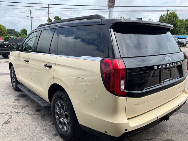 Used 2025 Ford Expedition Active AWD/4WD image 10