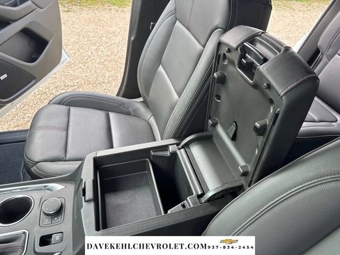 Used 2023 Chevrolet Traverse RS FWD image 19