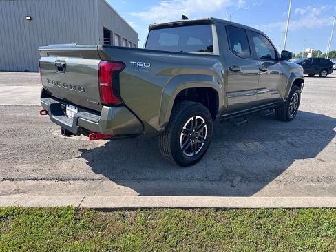 Used 2025 Toyota Tacoma TRD Sport AWD/4WD image 5